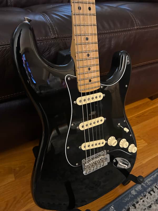 ギター Fender Player Stratocaster Black (2022) Fender Player Stratocaster Electric Guitar Black — Andy Babiuk's
