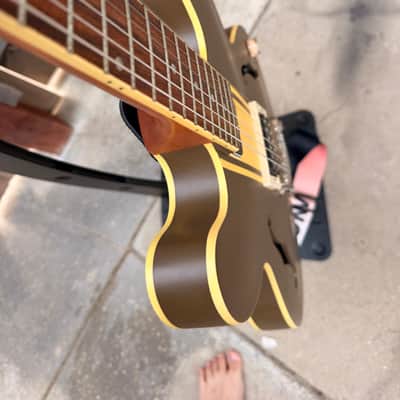 Epiphone Tom DeLonge Signature ES-333 2008 - 2019 - Brown with Cream Stripe image 10