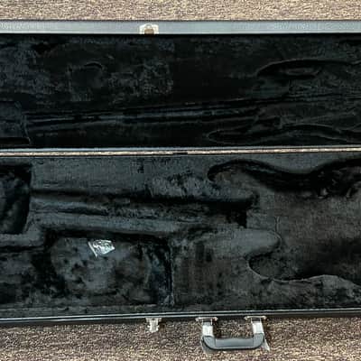 Fender Classic Series P/J Left Handed Bass Square Hardshell Case w/ Shaped Interior image 4