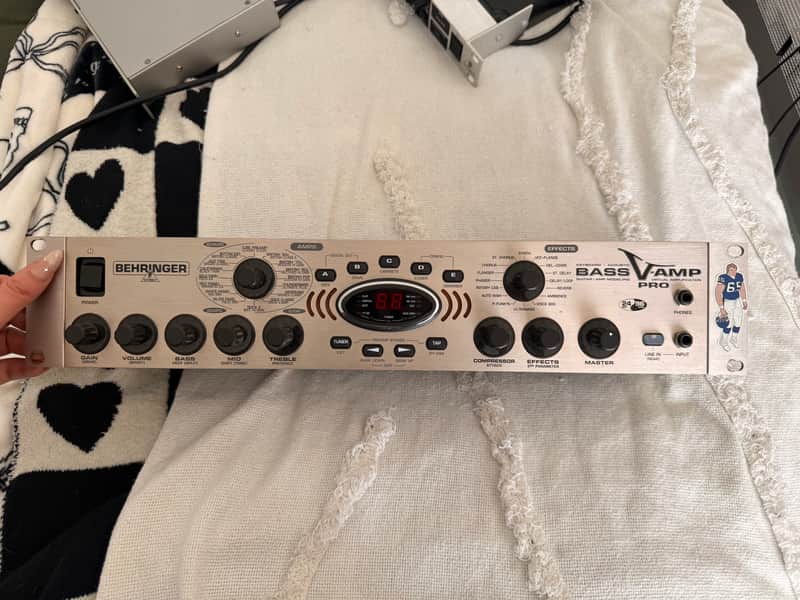 BASS V-AMP PRO Behringer ベースエフェクター Behringer Bass V-AMP Pro Rackmount Amp Modeler and Multi-Effect