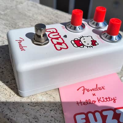 Fender Hello Kitty Fuzz - White Limited Edition image 4