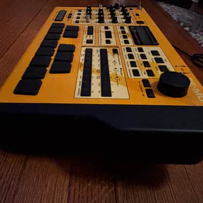 E-MU Systems XL-7 Command Station 128-Voice Synthesizer 2001 - Yellow / Black image 7