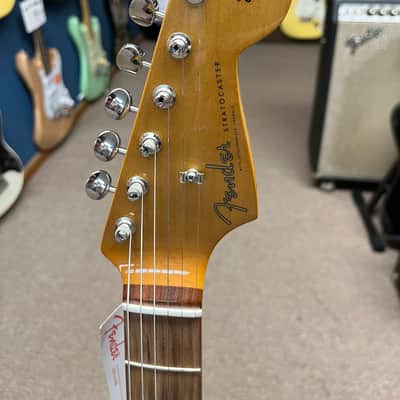 Fender Vintera '60s Stratocaster with Pau Ferro Fretboard 2019  - Ice Blue Metallic - NOS image 5