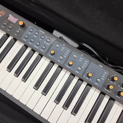 Studiologic Numa Compact 2 88-Note Semi-Weighted Stage Piano Keyboard with Bag - Black image 4