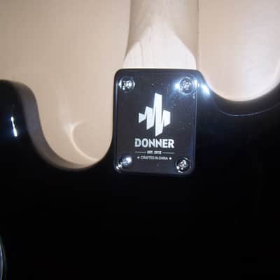 Donner DST 39 Inch Full-Size Solid Body Strat Style Electric Guitar w/Gig Bag image 10