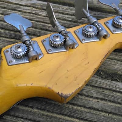 Relic  PBass 3 Tone Sunburst (Body checking!) imagen 9