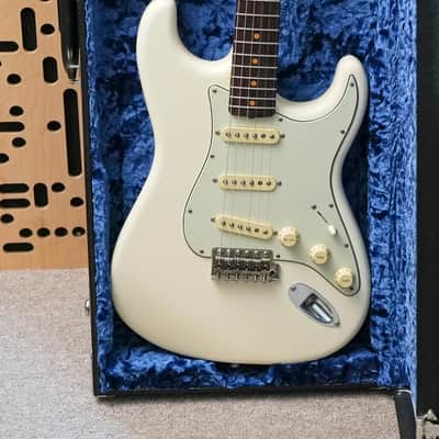 Fender Vintage II 1961 Stratocaster - Mod image 2