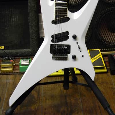 Jackson Professional Warrior Pro 1990 Snow Pearl White Active Electronics image 2
