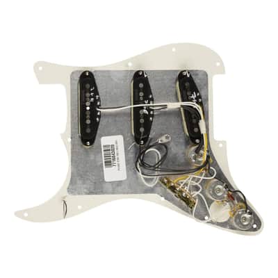 Fender Pre-Wired Strat® Pickguard, Vintage Noiseless SSS, Parchment image 2