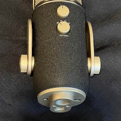 Blue Yeti Pro USB & XLR Studio Condenser Microphone w/ Original Box - Mint image 5