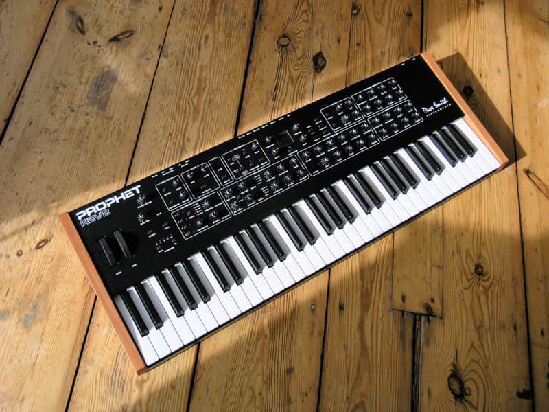 Dave Smith Instruments Prophet Rev2 61-Key 16-Voice Polyphonic Synthesizer