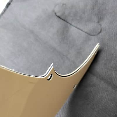 battipenna.it precision bass pickguard 2020s - parchment image 5