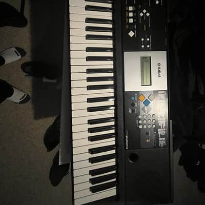 Yamaha PSR-E273 61-Key Arranger Keyboard 2020 - Present - Black image 2