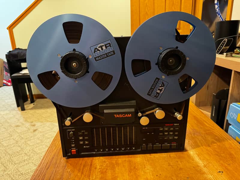 TASCAM TSR-8 1/4