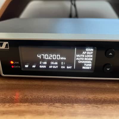 Sennheiser EW-D SKM-S Wireless Handheld Base System - Q1-Q6 image 4