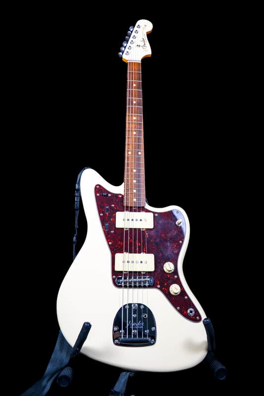 Fender Vintera '60s Jazzmaster with Pau Ferro Fretboard