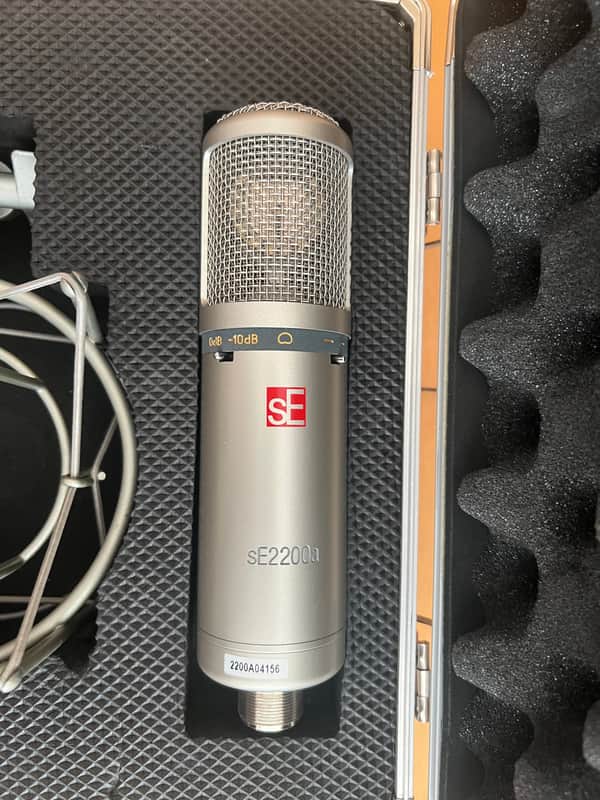 sE Electronics sE2200a Large Diaphragm Cardioid Condenser Microphone 2009 - 2012 - Silver image 1