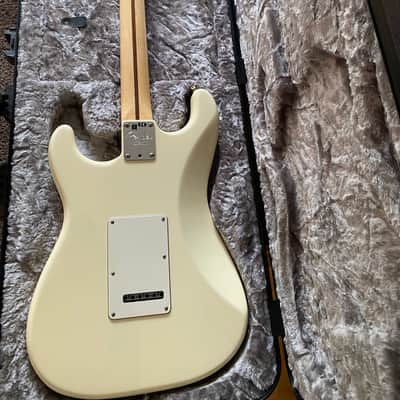 Fender American Professional Stratocaster HSS Shawbucker with Maple Fretboard 2017 - 2019 - Olympic White image 5