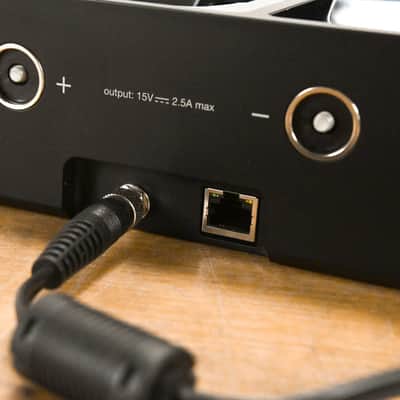 Shure SBC220 Networked 2-Bay Battery Charger CG011WR image 9