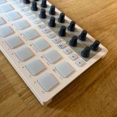 Arturia BeatStep Pro MIDI Controller 2017 - Present - White image 4