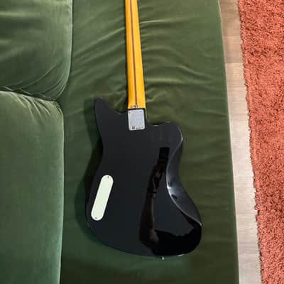 Fender Pawn Shop Series Reverse Jaguar Bass - Black image 3