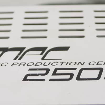 Akai MPC 2500 Limited Edition 247/500 White W/ Carbon fiber Print Sides image 4