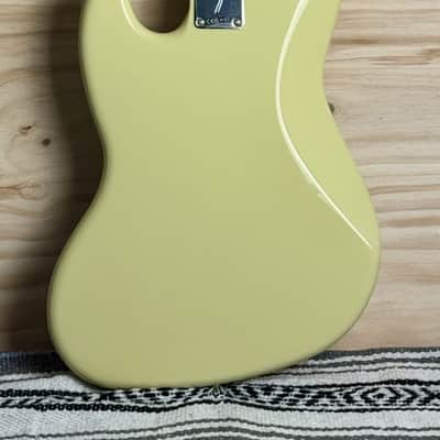 Fender Player II Jazz Bass Hialeah Yellow image 3