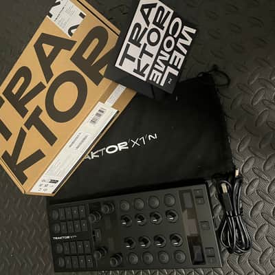 Native Instruments Traktor x1 mk3 2025 - Matte black image 2