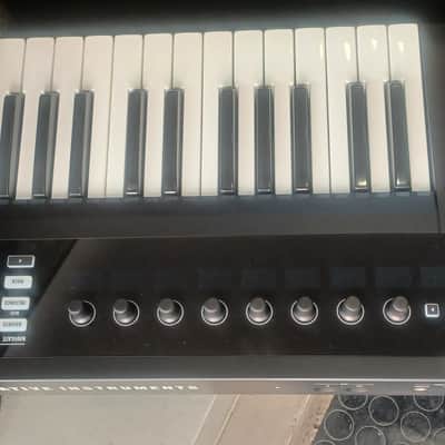 Native Instruments Komplete Kontrol S25 2010s - Black image 2