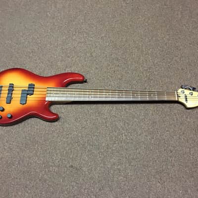 Fender Deluxe Series Zone Bass V 2004 - 2006