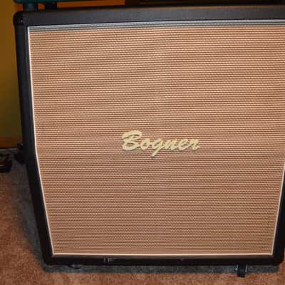 Bogner 412SL Slant Cabinet Black/Wheat image 1