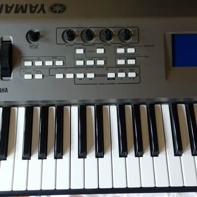 Yamaha MM6 Synthesizer - Gray image 2