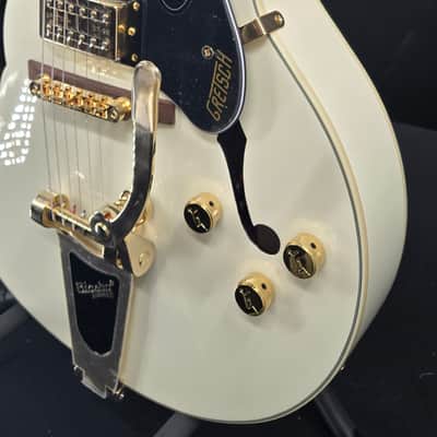 Gretsch G2420TG Streamliner™ Hollow Body with Bigsby® LTD, Laurel Fingerboard, Broad'Tron™ BT-3S Pickups, Vintage White image 3