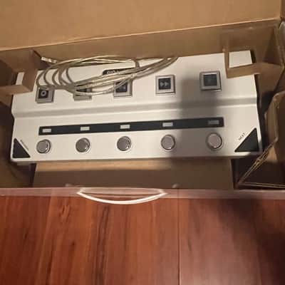 Apogee GiO USB Audio Interface 2010s - White image 4