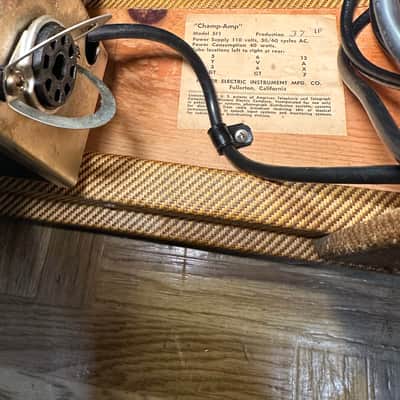 Fender Champ 5F1 Narrow Panel 5-Watt 1x8" Guitar Combo 1958 - 1964 - Tweed image 4