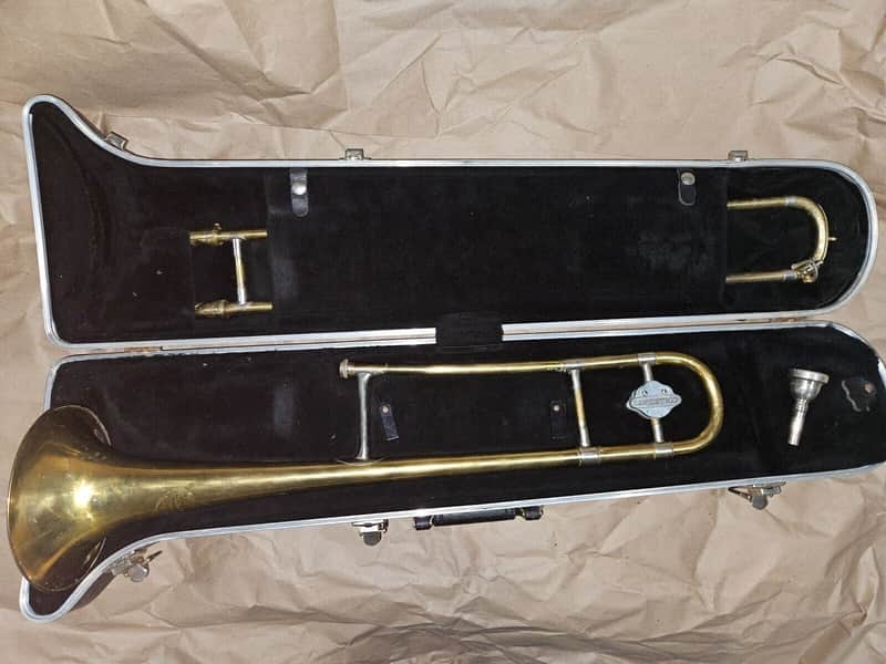Holton Collegiate Trombone, with case & mouthpiece, USA. Very good condition image 1
