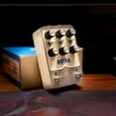Universal Audio Astra Modulation Machine 2021 - Present - White