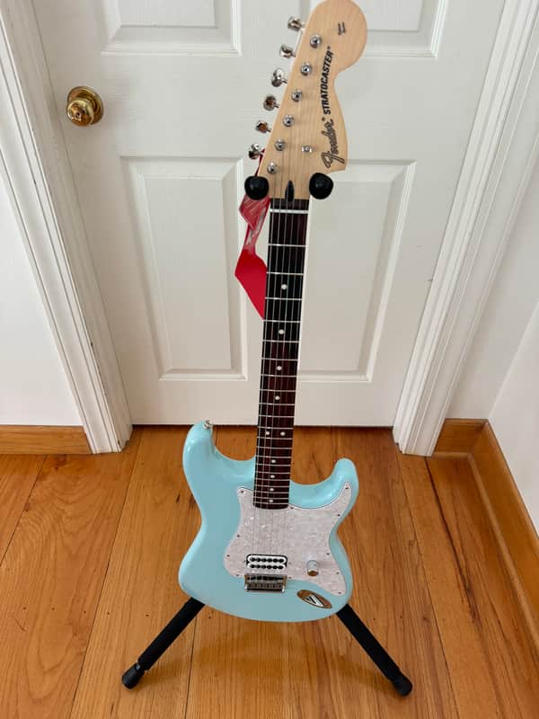 Fender Limited Edition Tom DeLonge Signature Stratocaster Daphne Blue