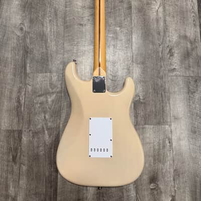 Fender Highway One Stratocaster Left Handed - Blonde Nitro w HSC image 9