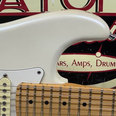Fender Player Plus Stratocaster Guitar 2022 - Olympic Pearl / Maple neck image 2