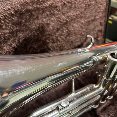 YAMAHA YFH-2310S Standard Flugelhorn; key of Bb; .445" bore; 6" yellow-brass bell Silverplated image 4