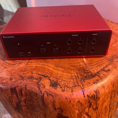Focusrite Scarlett 4i4 4th Gen USB Audio Interface 2023 - Present - Red image 2