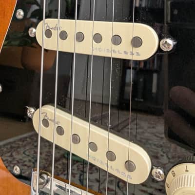 Fender American Ultra Luxe Stratocaster with Maple Fretboard 2021 - 2024 - 2-Color Sunburst image 5