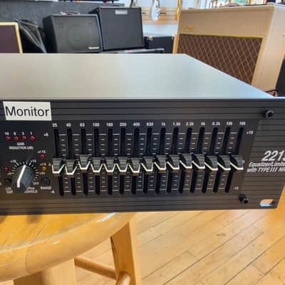 dbx 2215 Dual Channel 15-Band EQ/Limiter with Type III Noise Reduction - Black image 3