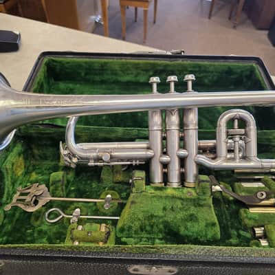 C.G Conn Victor New Wonder Silver 1921 Cornet w/ original accessories image 3