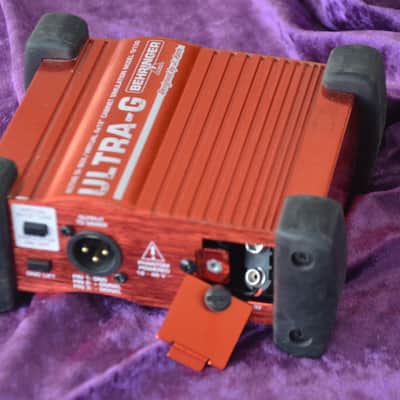 Behringer Ultra-G * GI100 Battery / Phantom Powered DI Box * Authentic 4 x 12" speaker emulation * Ultra-flat frequency response due to renowned BEHRINGER OT-1 transformer image 4