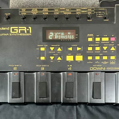 Roland GR-1 Guitar Synthesizer - Black
