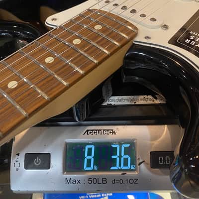 Fender Player Stratocaster Left-Handed PF Pau Ferro F2021 Black MX21202088 image 2