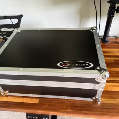 Pioneer DJM-750MK2 w/ Odyssey Flight Case & Decksaver image 12