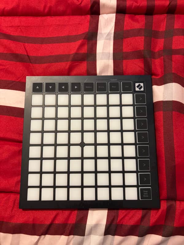 Novation Launchpad Mini MKIII Pad Controller 2019 - Present - Black image 1